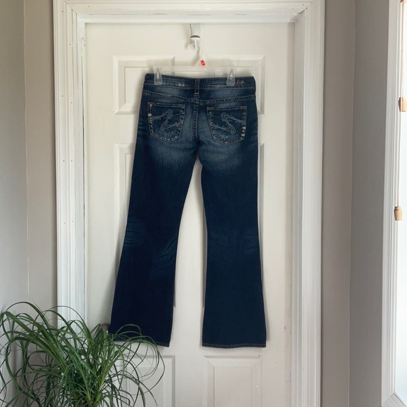 All jeans 2/$20🫦Silver Tuesday tagged 28/31 15” w 31” inseam. Lower rise. - Picture 5 of 12